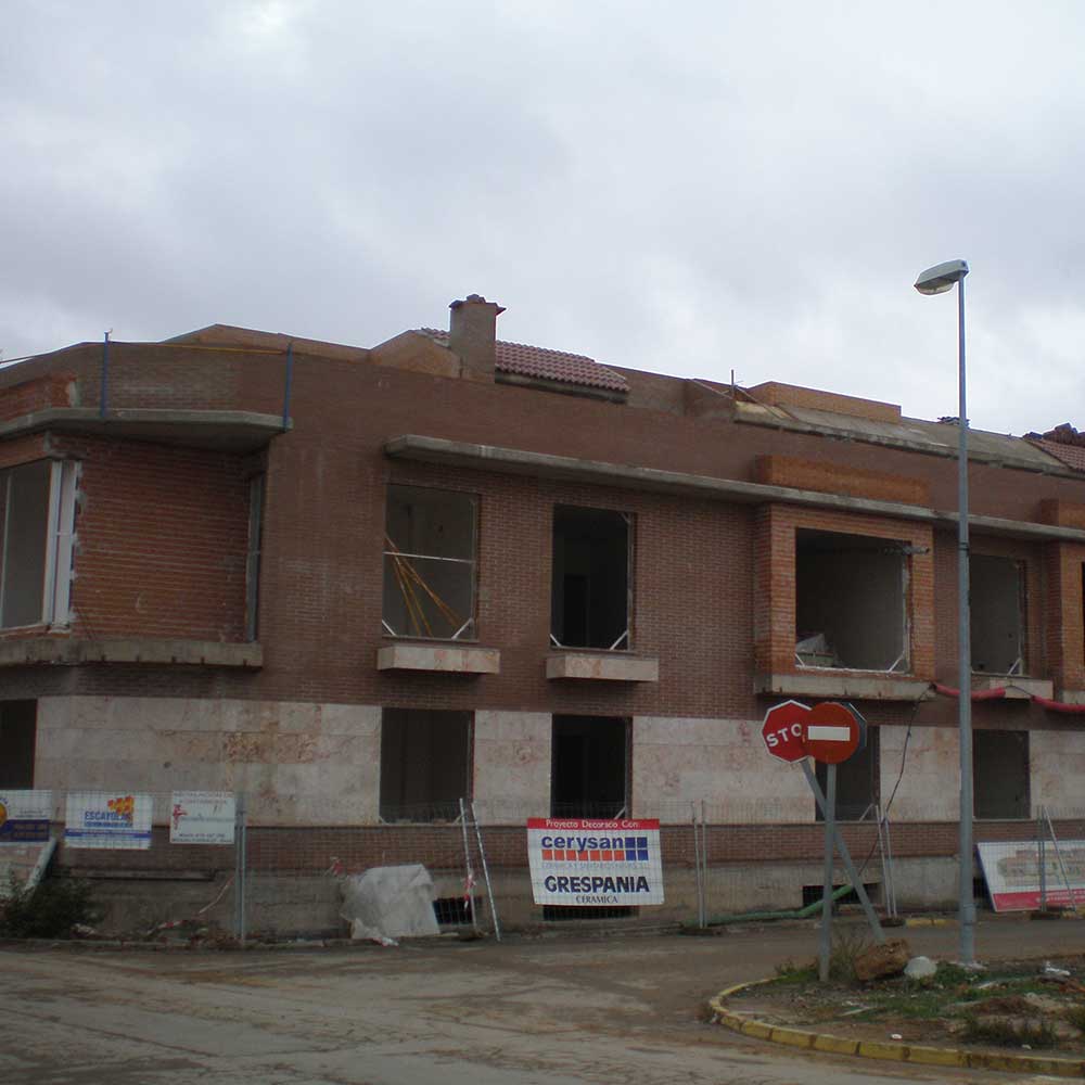Edificio de viviendas en construcción gestionado por Arquifon Técnicos en Ciudad Real